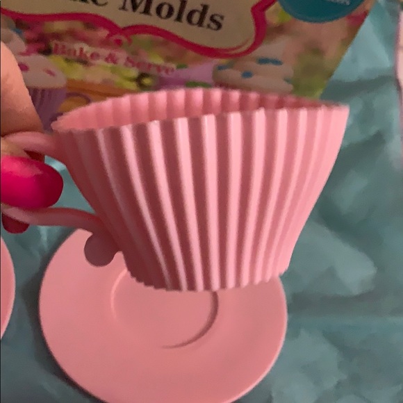 New in box adorable Teacup Cake Molds bake/eat - Picture 2 of 3